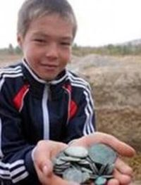 Седмокласник откри съкровище от древни монети