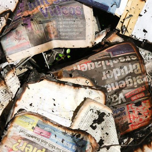 Подпалиха вестник, препечатал карикатурите на „Шарли ебдо“
