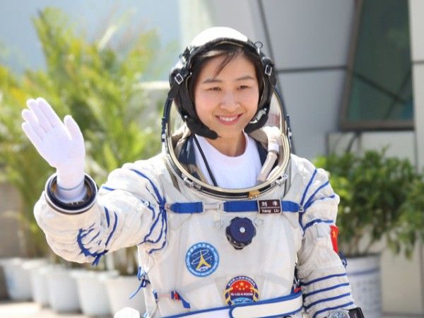Китай започна подготовка за Космоса на първата жена тайконавт