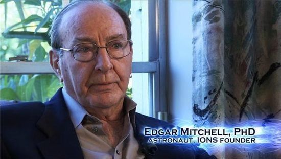 Лунният астронавт Едгар Мичъл: Извънземни спасиха Земята от ядрена война (видео)
