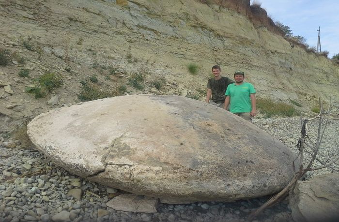 Намериха необикновен 4-метров каменен диск (снимки)