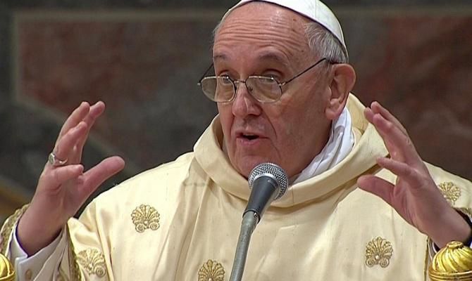 Папа Франциск: Великите сили говорят за мир, а продават оръжие под масата