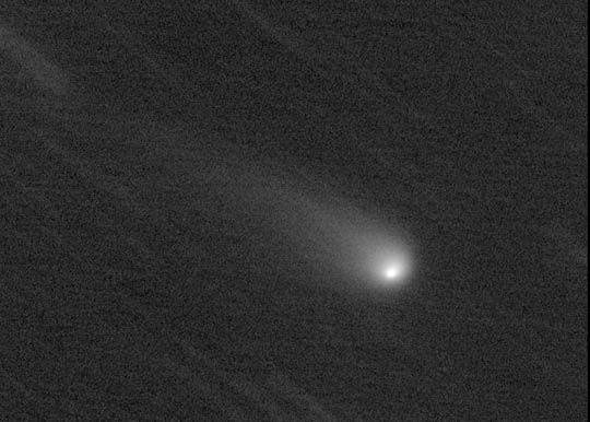 Комета лети към Земята, през юни ще я виждаме с невъоръжено око