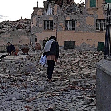 Силно земетресение взе жертви, затри половин град в Италия