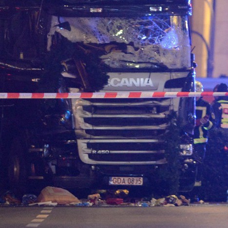 Терорист уби с камион 12 човека в Берлин