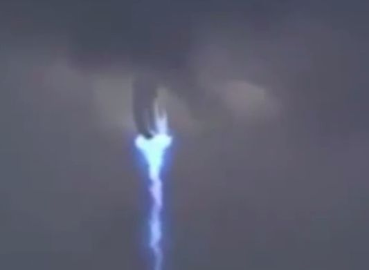 Американец засне излитащ НЛО, обвит в защитен екран (видео)