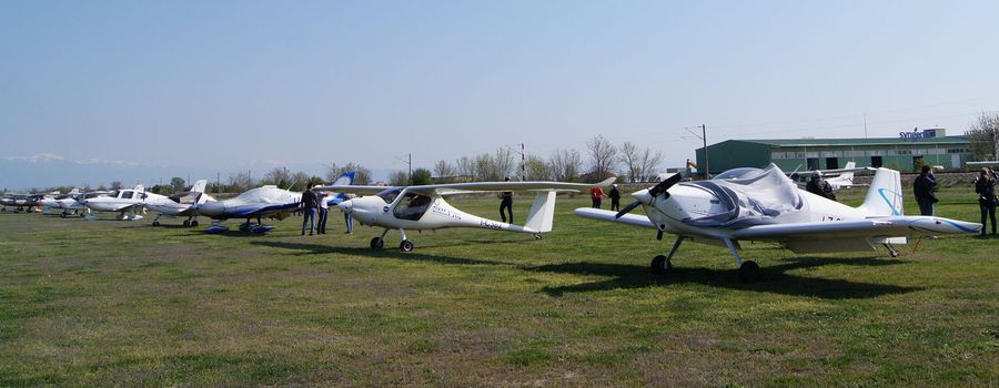 Бъдещи авиоинженери организираха празник на летенето край Пловдив