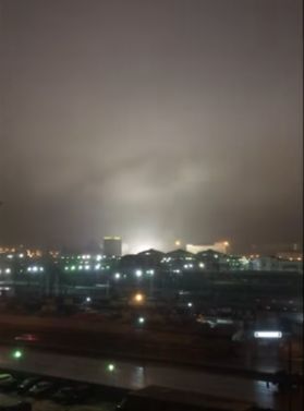 Зловещо пулсиращо око в небето на Челябинск изплаши жителите му (видео)