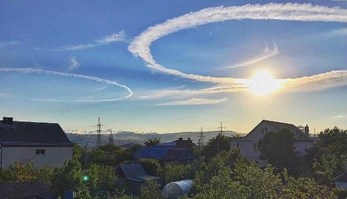 Странни кръгове се появиха в небето над руски град (снимки)