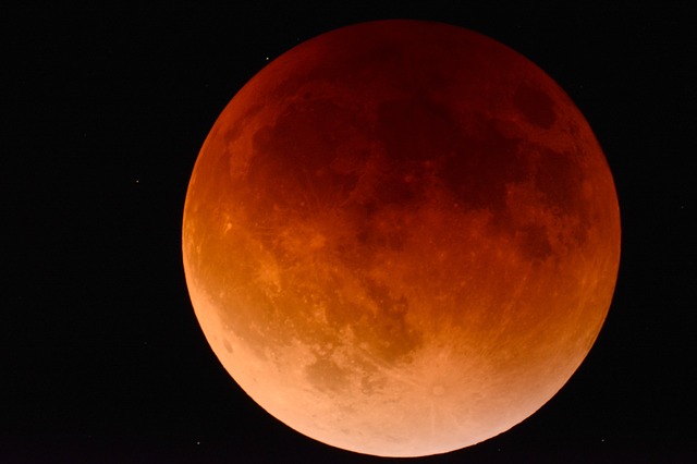 Астрономи: Гледайте смело лунното затъмнение, нищо не заплашва здравето ви