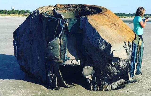 Океанът изхвърли загадъчен обект на остров в Южна Каролина, САЩ