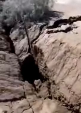 Земята май се пука по „шевовете“ – огромна пукнатина в Близкия изток (видео)