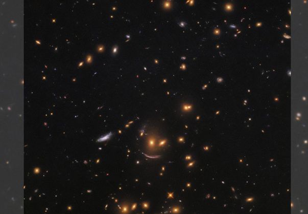 Телескопът Hubble направи снимка с изключително качество на „Усмивката на Вселената“