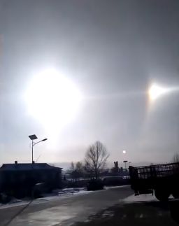 Пет слънца изгряха едновременно над китайска провинция (видео)